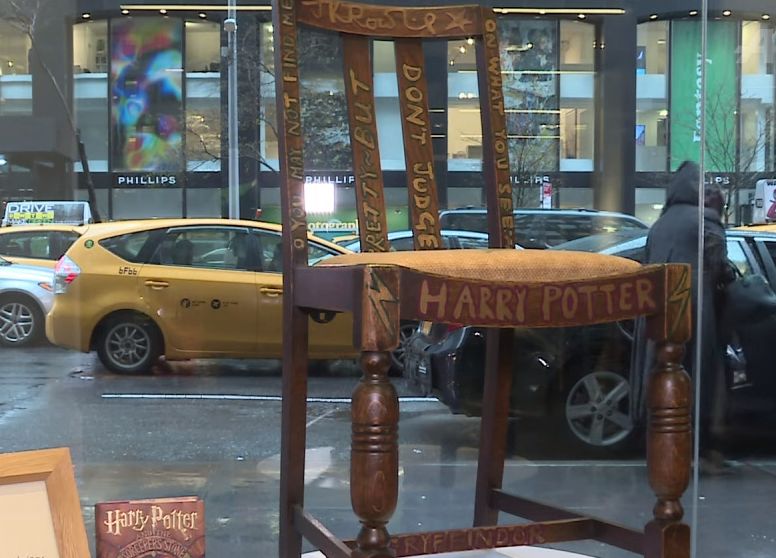 Słynne krzesło J.K Rowling sprzedane