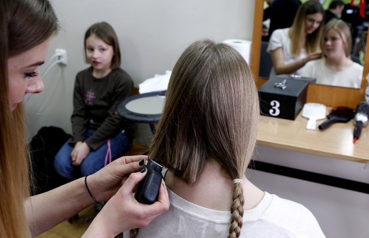 Szalona akcja w polskiej wsi. Niemal wszystkie ścięły włosy