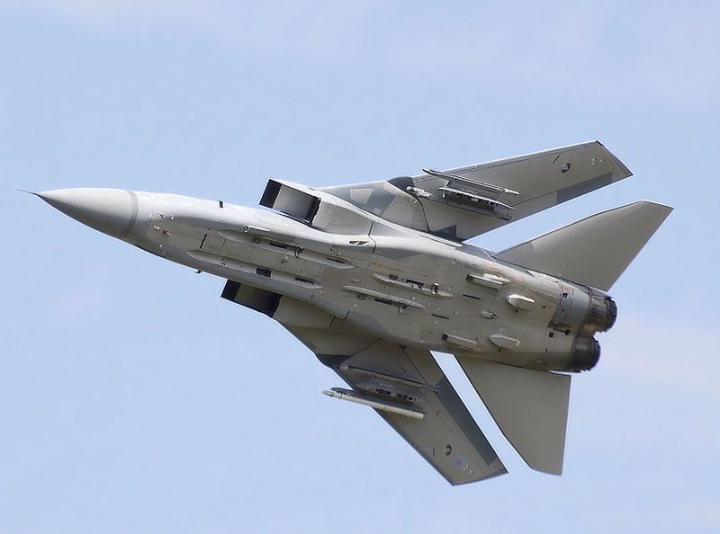 Tornado podczas lotu ze złożonymi skrzydłami 