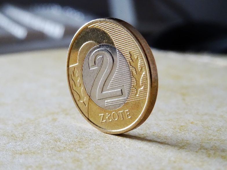 Kurs złotego utrzymuje się w okolicach 4,55 zł za euro. 