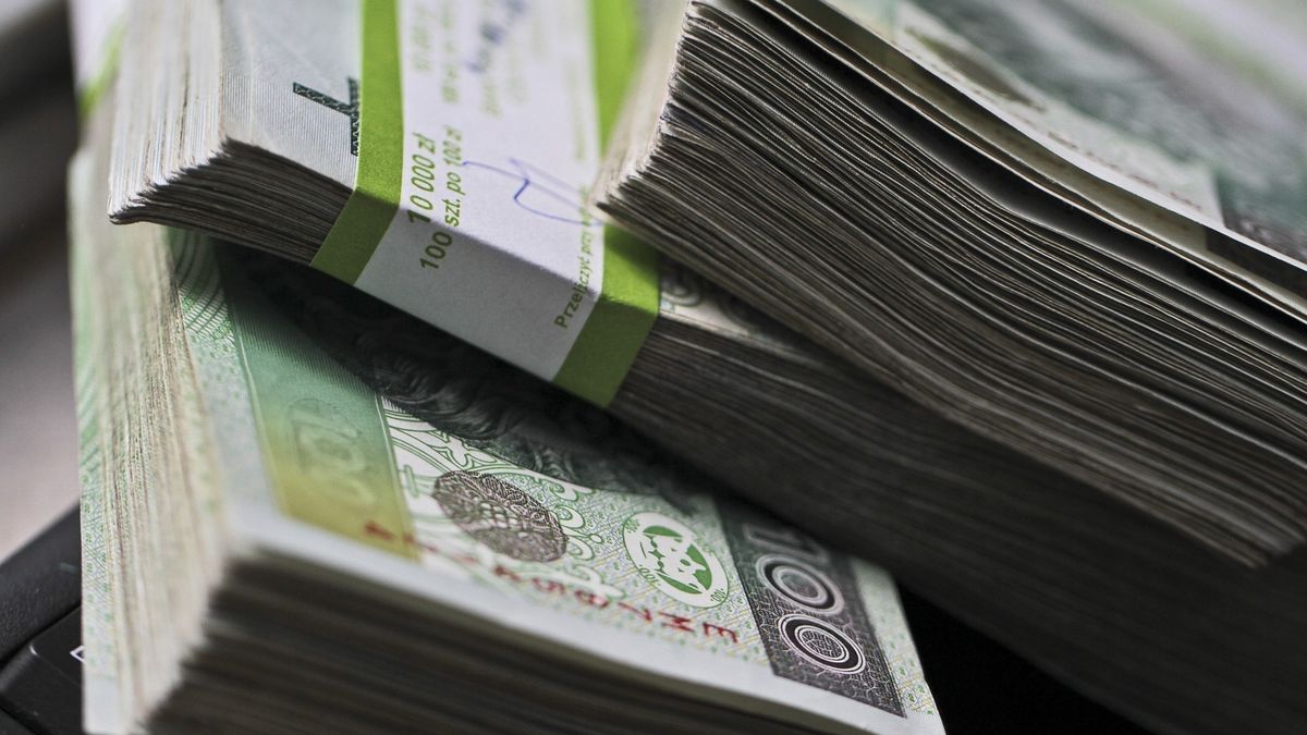 Według śledczych doszło do wyłudzenia VAT na kwotę aż 100 mln zł