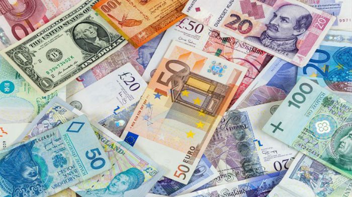 Złoty traci do euro i franka. Umacnia się do coraz słabszego funta