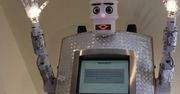 Robot zamiast księdza: w niemieckim kościele maszyna błogosławi wiernych. Po polsku