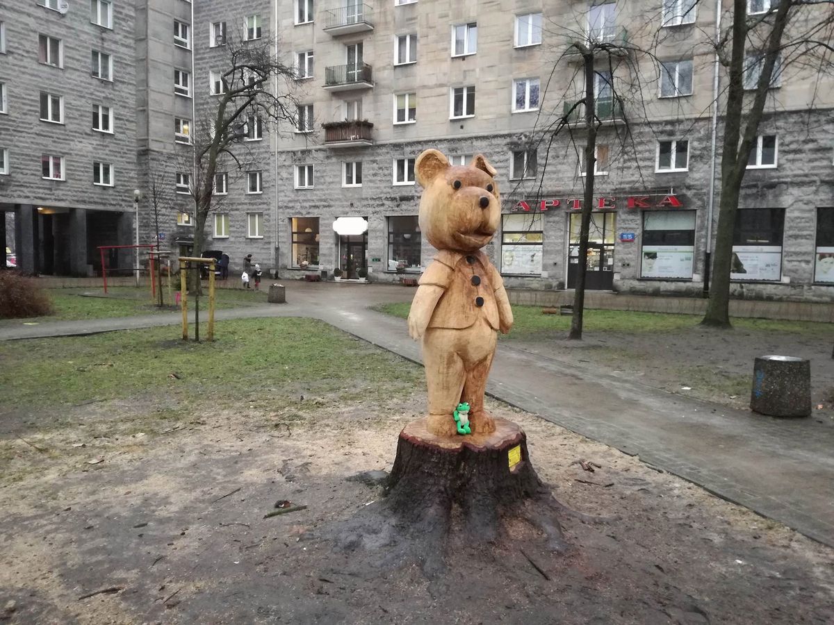 Kolejne baśniowe rzeźby na Ochocie. Cieszą się nimi mieszkańcy stolicy