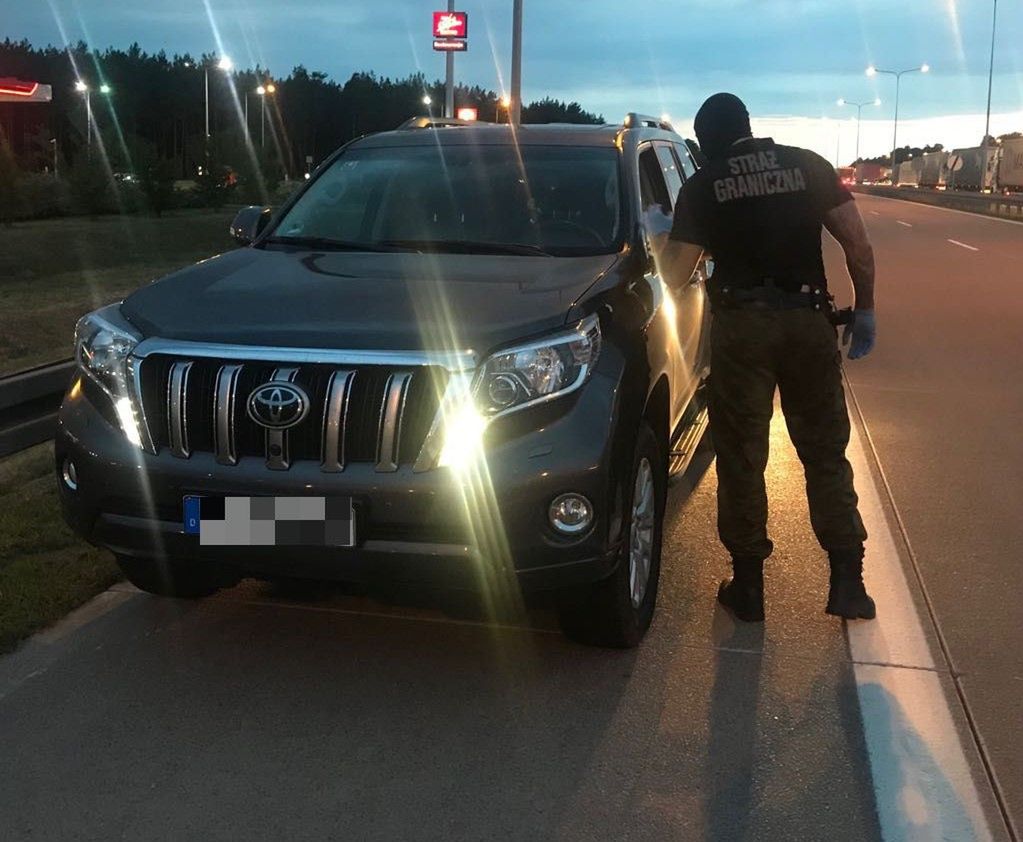 Straż Graniczna odzyskała samochód warty ćwierć miliona złotych. Kierowca próbował uciec