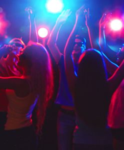 Nietypowa decyzja sądu. Mężczyzna będzie musiał chodzić do klubów disco