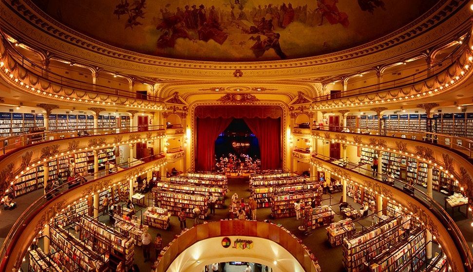 Niemal stuletni teatr zamieniono w księgarnię