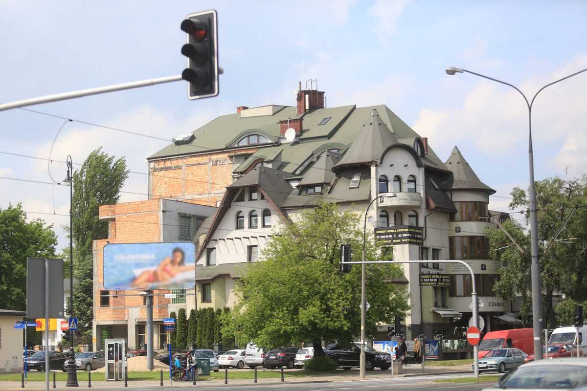 Budowlany potworek przestanie straszyć. Jest wyrok ws. hotelu "Czarny Kot"