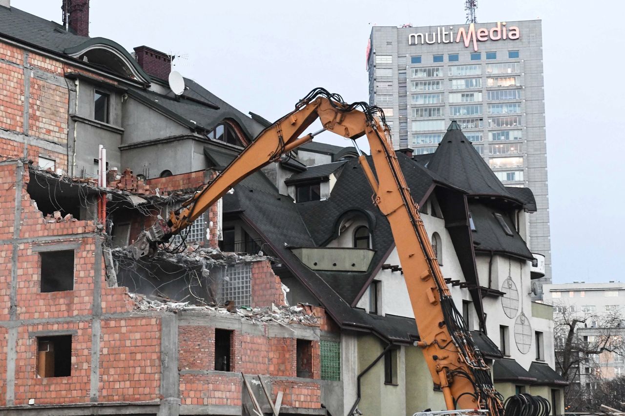 Trwa rozbiórka "Czarnego Kota". Na razie na koszt miasta, ale nadzór budowlany zażąda zwrotu pieniędzy