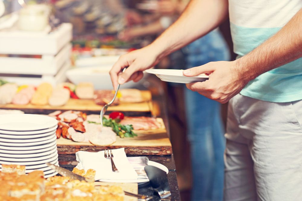 Hotelowe jedzenie marnuje się na potęgę. A wszystko przez brak umiaru turystów