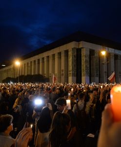 "Łańcuch światła" wokół Sądu Najwyższego pokazał jedno. Im mniej polityków, tym lepiej