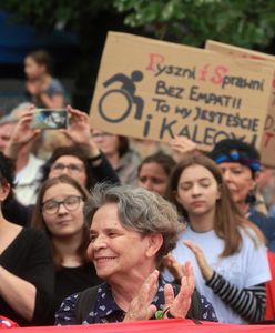 Manifestacja przed Sejmem: "jesteśmy z wami, supermatkami"