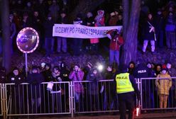 Kary dla protestujących przed Senatem. Zajmie się nimi sąd