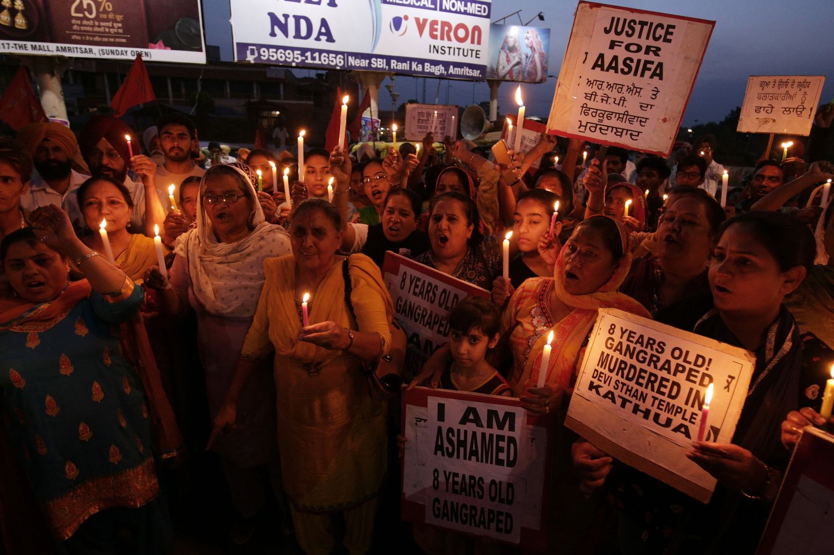 Seria brutalnych gwałtów wstrząsnęła krajem. Ludzie w Indiach wyszli na ulice