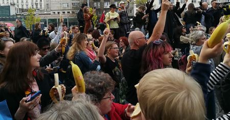 Sukces "bananowego protestu" przed Muzeum Narodowym