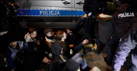 Liczne przesłuchania i wizyty ABW. Uczestnicy antyrządowych protestów z problemami