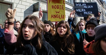 "Czarny Piątek" ma powstrzymać ograniczenie prawa do aborcji. Spór dotyczy jednego punktu ustawy