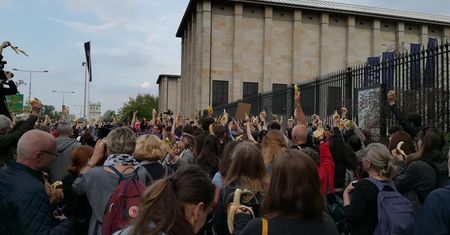 "Bananowy protest" w światowych mediach. Piszą o "walce z cenzurą"