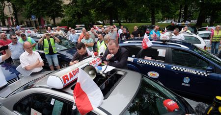 Warszawa: posypały się mandaty dla protestujących taksówkarzy