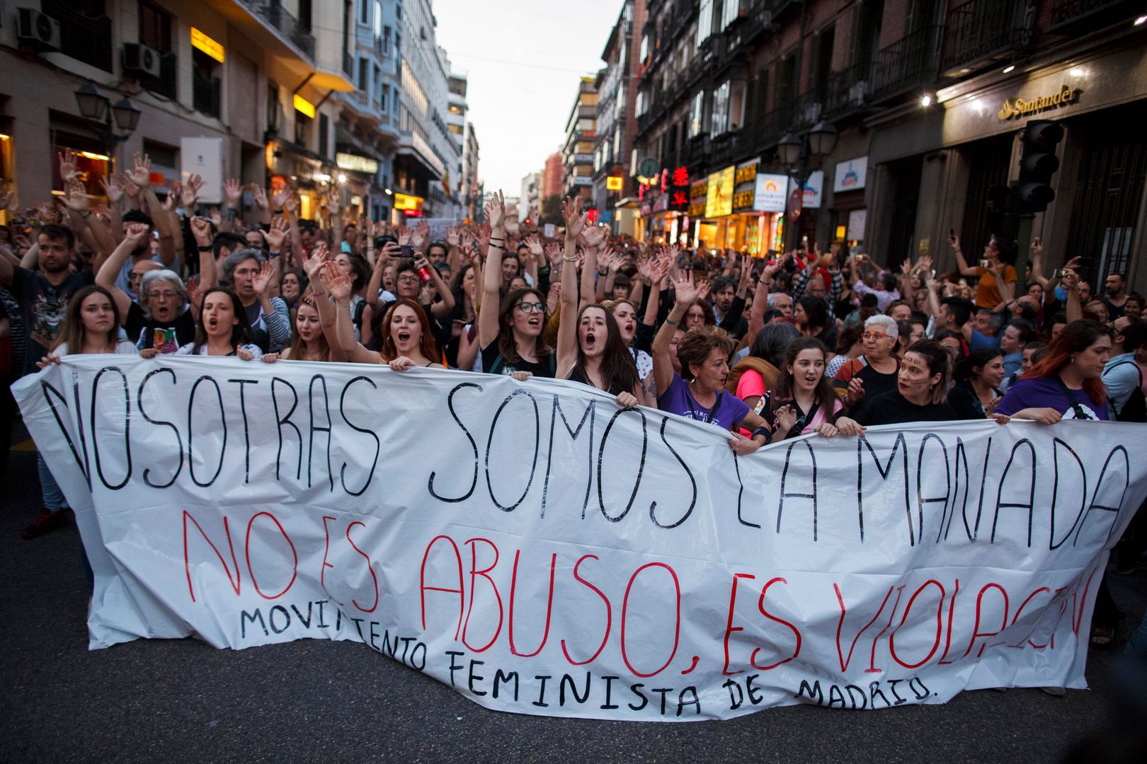 Kontrowersyjna decyzja sądu ws. gangu gwałcicieli. Hiszpanie protestują