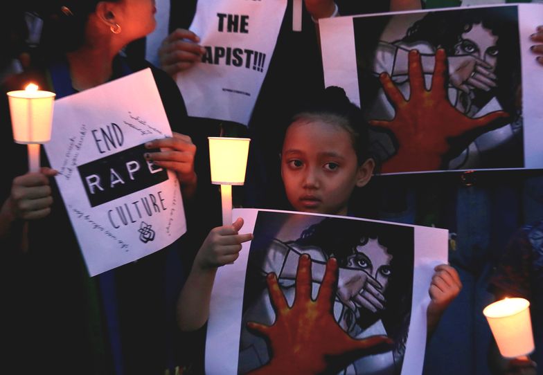 Indie wprowadzają karę śmierci dla gwałcicieli dzieci