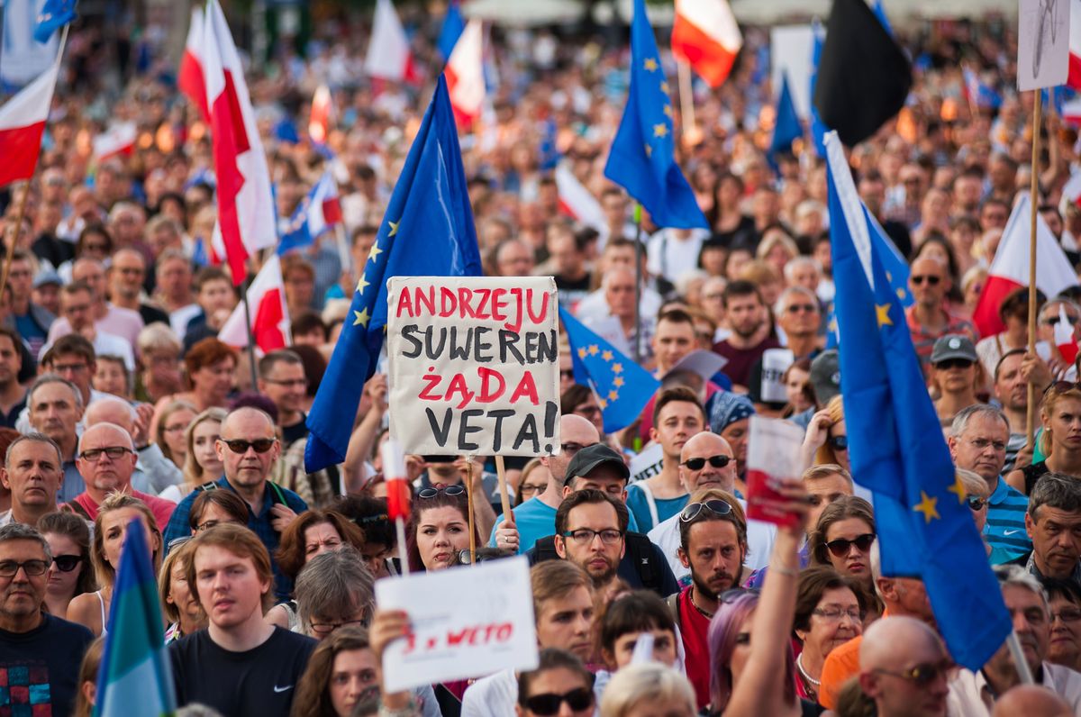 Protesty jak pucz, a opozycja jak niemieccy żołnierze. "Gazeta Polska" zapowiada przebieg protestów opozycji