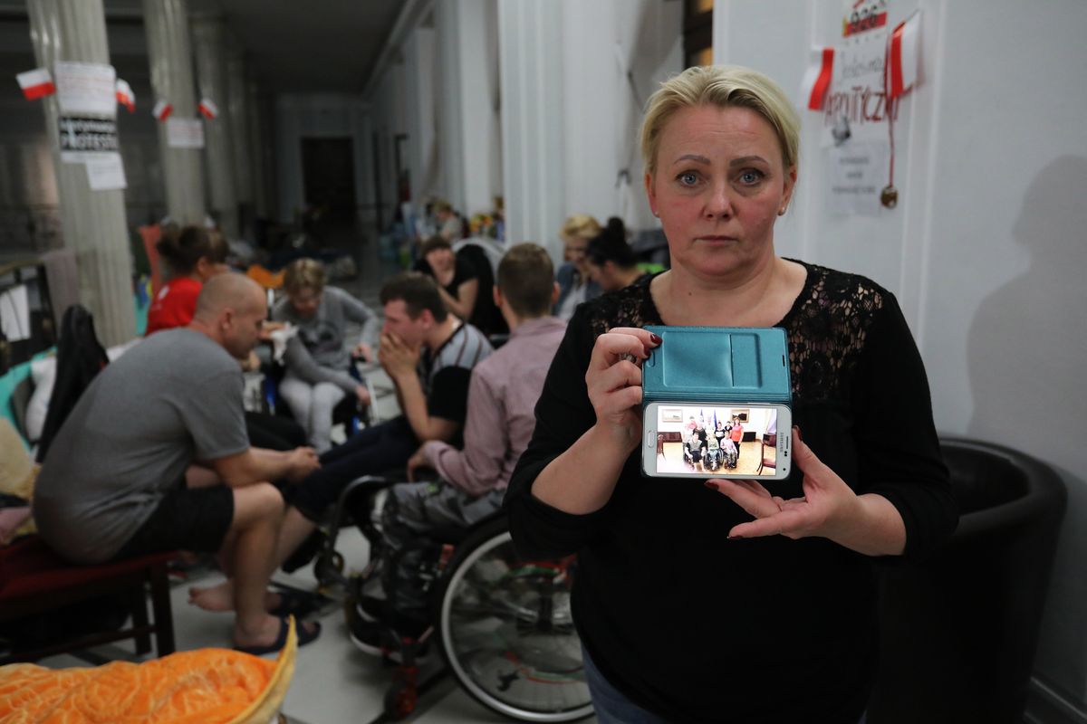 Protestujące matki w Sejmie odpowiadają posłowi PiS. "Wkraczamy w ciemnogród"