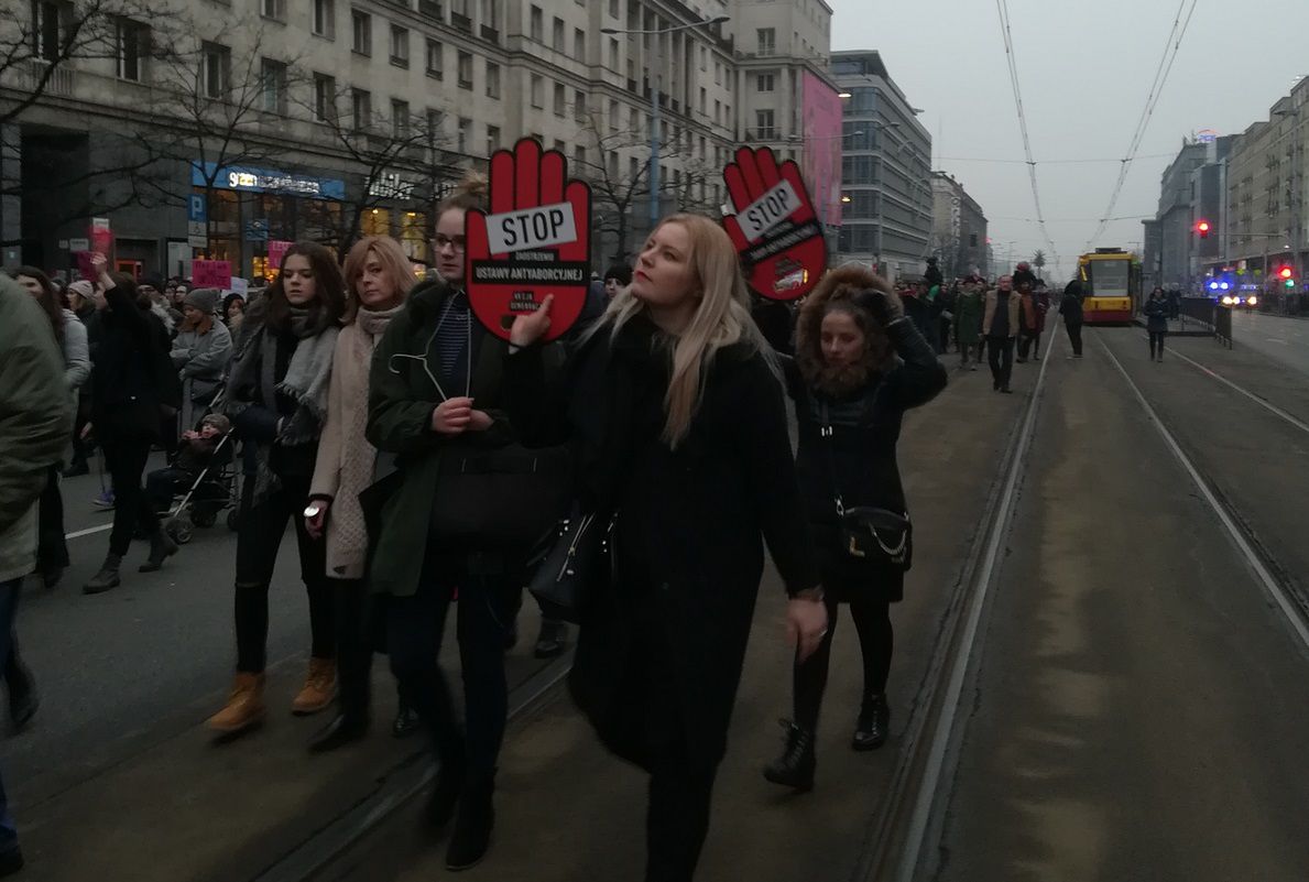Aborcja - Polacy wyszli na ulice. Ich sprzeciw widać też w sondażu