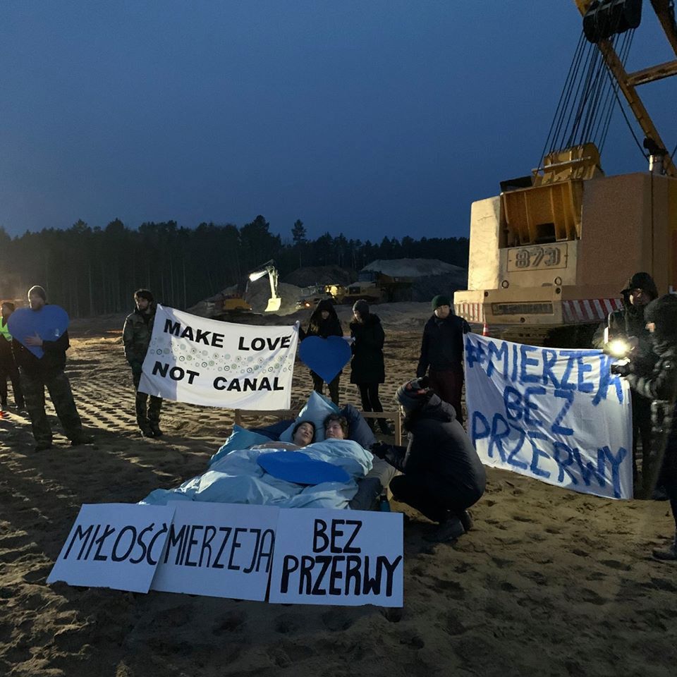 Walentynki 2020. Nagi protest na Mierzei Wiślanej