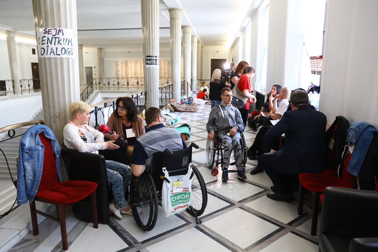 Sejm jak twierdza. Marek Kuchciński nie zgodził się, żeby niepełnosprawnego Kubę odwiedził kolega