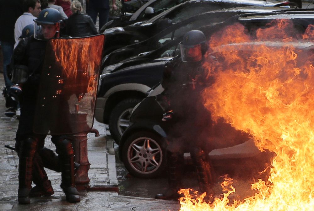 Korsykanie podpalają Francję