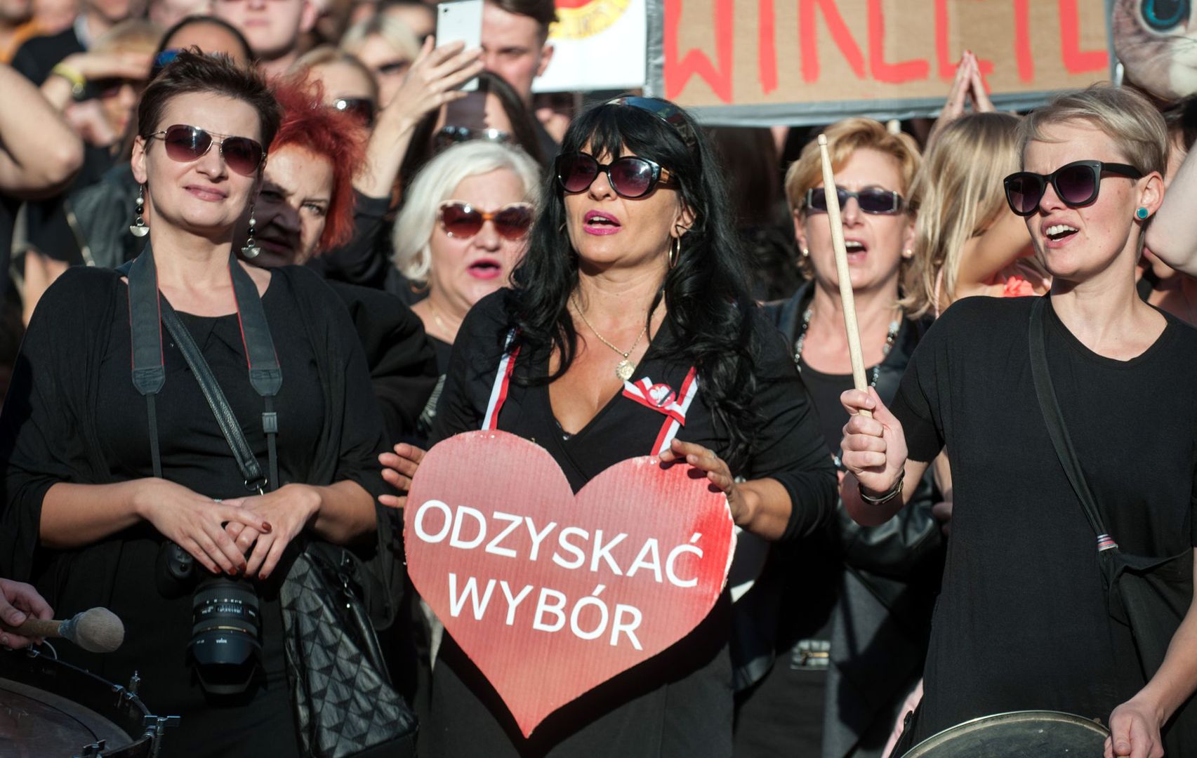 Nie zadzierajcie z kobietami! Polki masowo dołączają do protestu