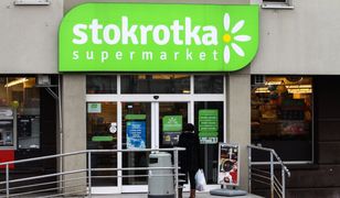 Po wódkę na wesele do Stokrotki? Tajemnicza promocja tej sieci sklepów