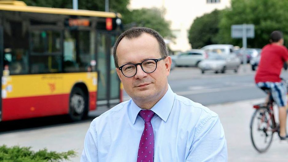 Ulotki wyborcze na torebkach na psie odchody. Oryginalny pomysł kandydata z Łodzi.