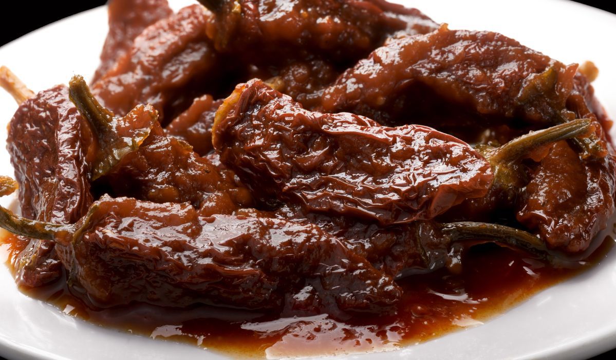 Lubisz ostrą kuchnię? Koniecznie zrób na zapas kilka słoiczków takiej papryki