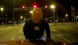 Radom: mężczyzna podbiegł do samochodu stojącego na światłach i... przestawił go