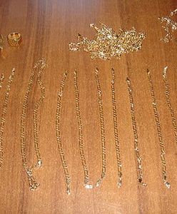 Chcieli sprzedać fałszywy sygnet, trafili na policjanta