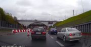 Wzorowa jazda na suwak na polskiej drodze. Z tych kierowców należy brać przykład