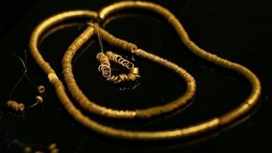 Złoty naszyjnik z III wieku p.n.e. w bułgarskim muzeum historycznym