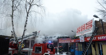 Warszawa. Ogromny pożar warsztatu