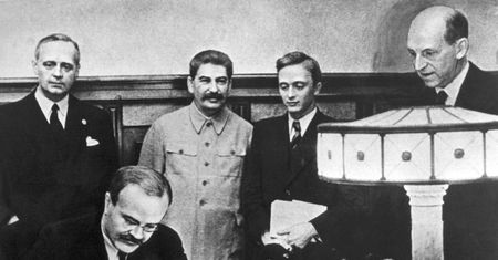 80. rocznica paktu Ribbentrop-Mołotow. "Skazał połowę Europy na dziesięciolecia nieszczęścia"