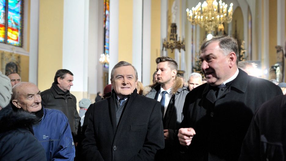 Ks. Sławomira Żarskiego (pierwszy z prawej) obok ministra kultury Piotra Glińskiego