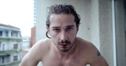 Shia LaBeouf cały w tatuażach