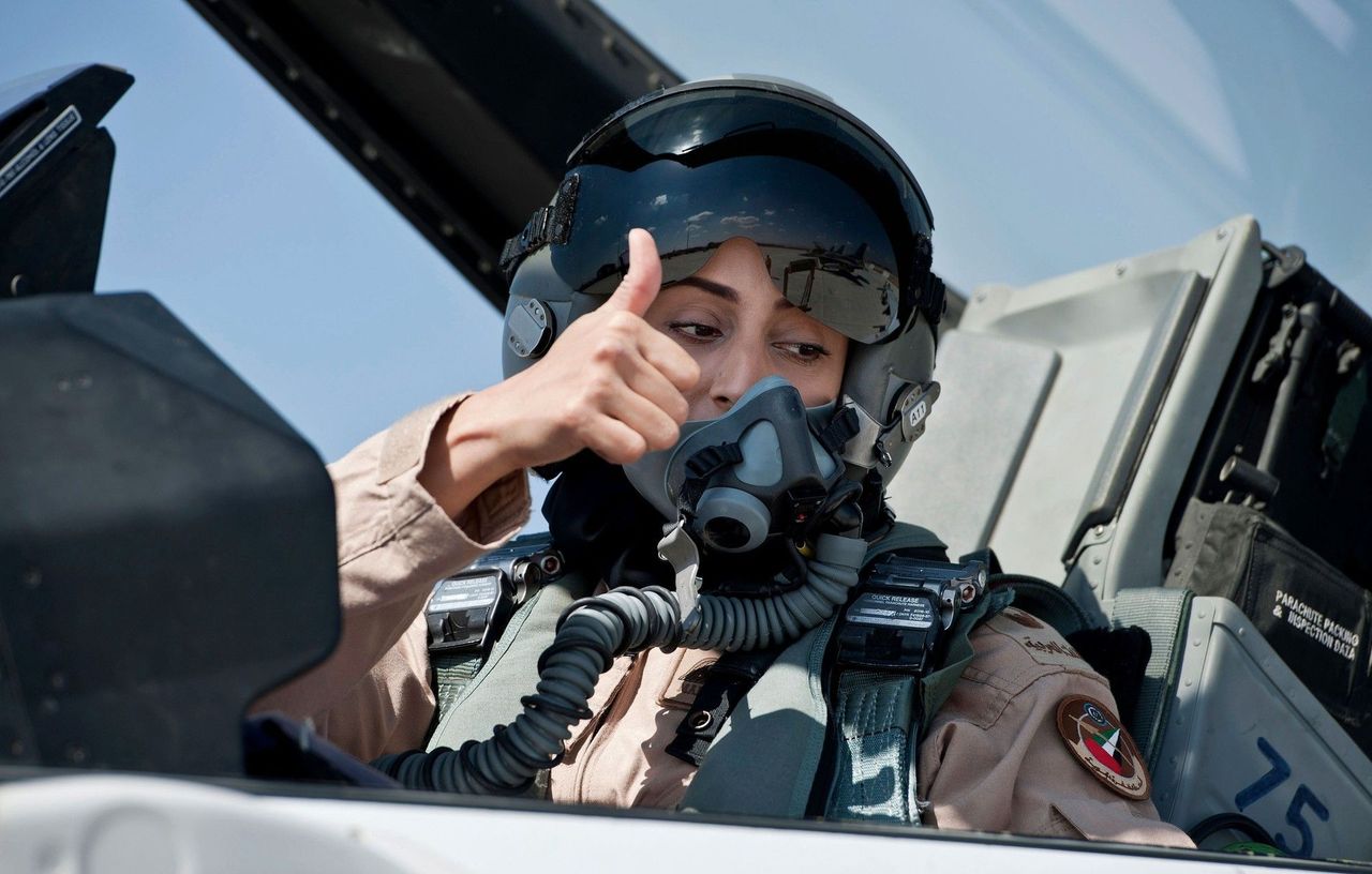 „Koszmar dżihadystów” lata F-16 i maluje usta