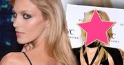 Czy to Anja Rubik? Nie, inna słynna top modelka. Wygląda identycznie jak nasza gwiazda modelingu