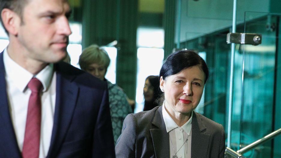 Od rana Vera Jourova spotyka się z przedstawicielami polskich władz