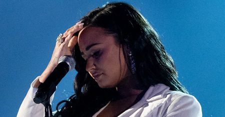 Demi Lovato na Grammy: musiała przerwać występ, dostała owacje na stojąco [WIDEO]