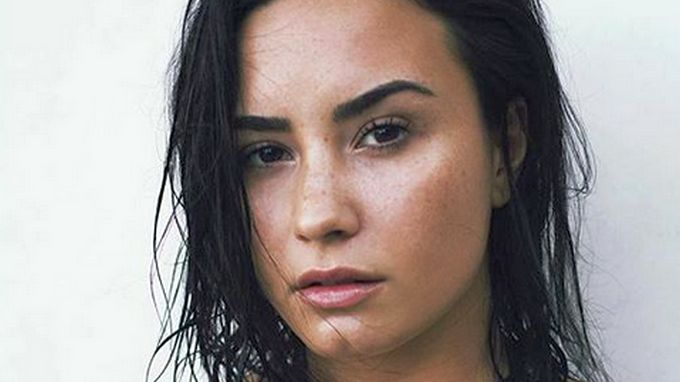 Lovato nie jest najlepszym autorytetem… dla kogokolwiek. 