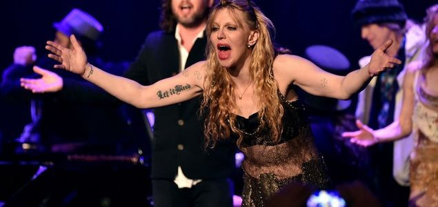 Courtney Love napadnięta. Zaatakowano samochód z gwiazdą podczas strajku taksówkarzy w Paryżu