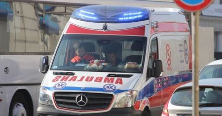 Ratownicy medyczni mieli pomóc 90-latkowi, a ukradli mu 78 tys. zł